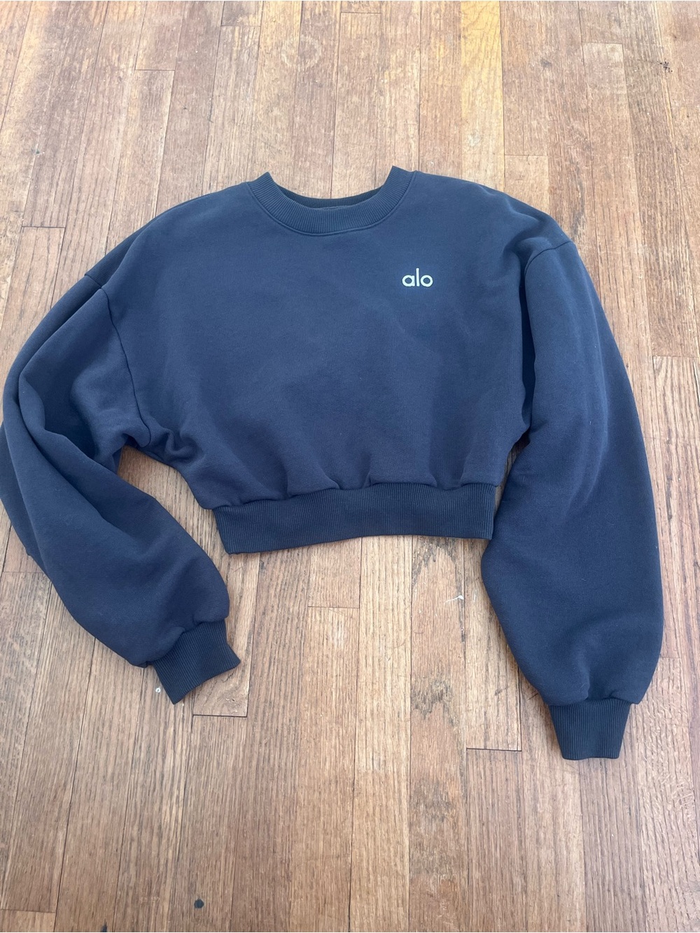 ALO Yoga Black Cropped Crew Sweatshirt